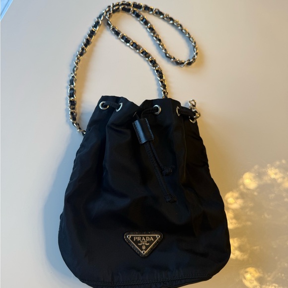Authentic Vintage pouch with unbranded chain - Picture 1 of 11